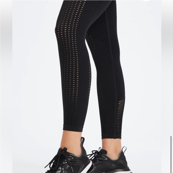 New! Fabletics Sync Seamless High-Waisted 7/8
Legging Black - Picture 8 of 8